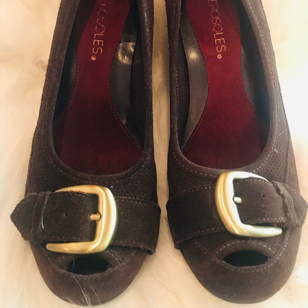 Aerosoles Brown Suede Wedges w Gold Buckle